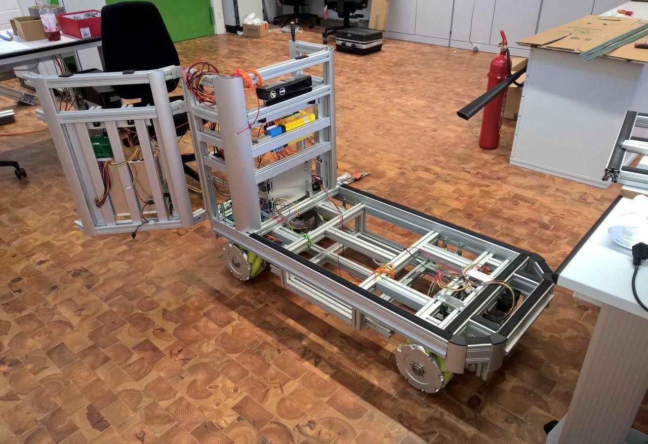 Autonomous transport vehicle for intralogistics