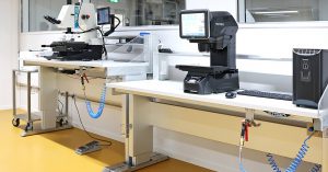 Ergonomic and stable height-adjustable work bench systems for sensitive measuring devices
