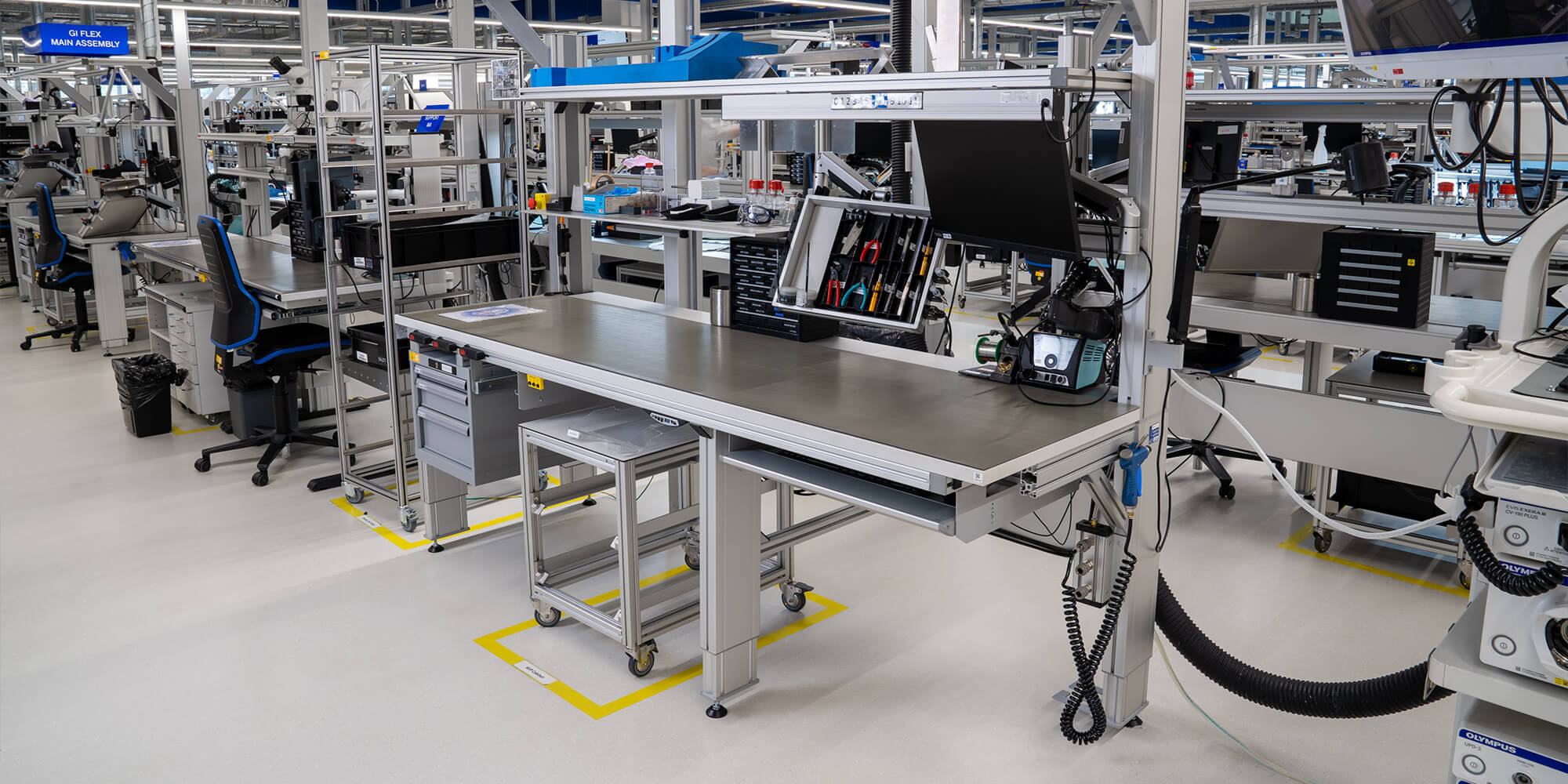 Ergonomic work bench design in the medical technology sector