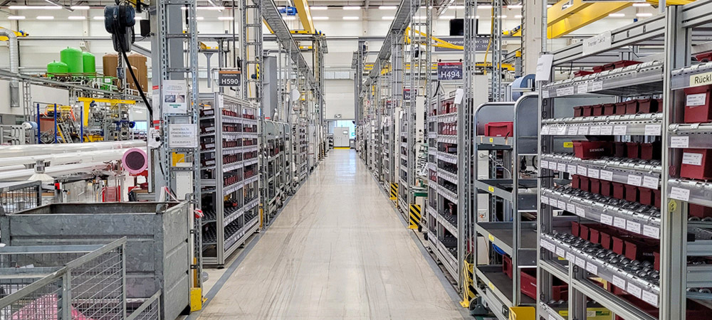 item Profiltechnik prägt das Erscheinungsbild der Halle von Siemens Energy