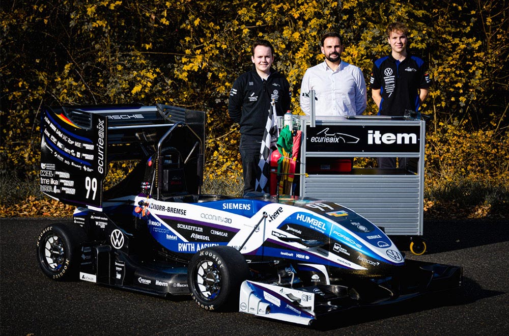 Darren McCorry and Manuel Jesse (Ecurie Aix), Osman Seref (Area Sales Management at item)