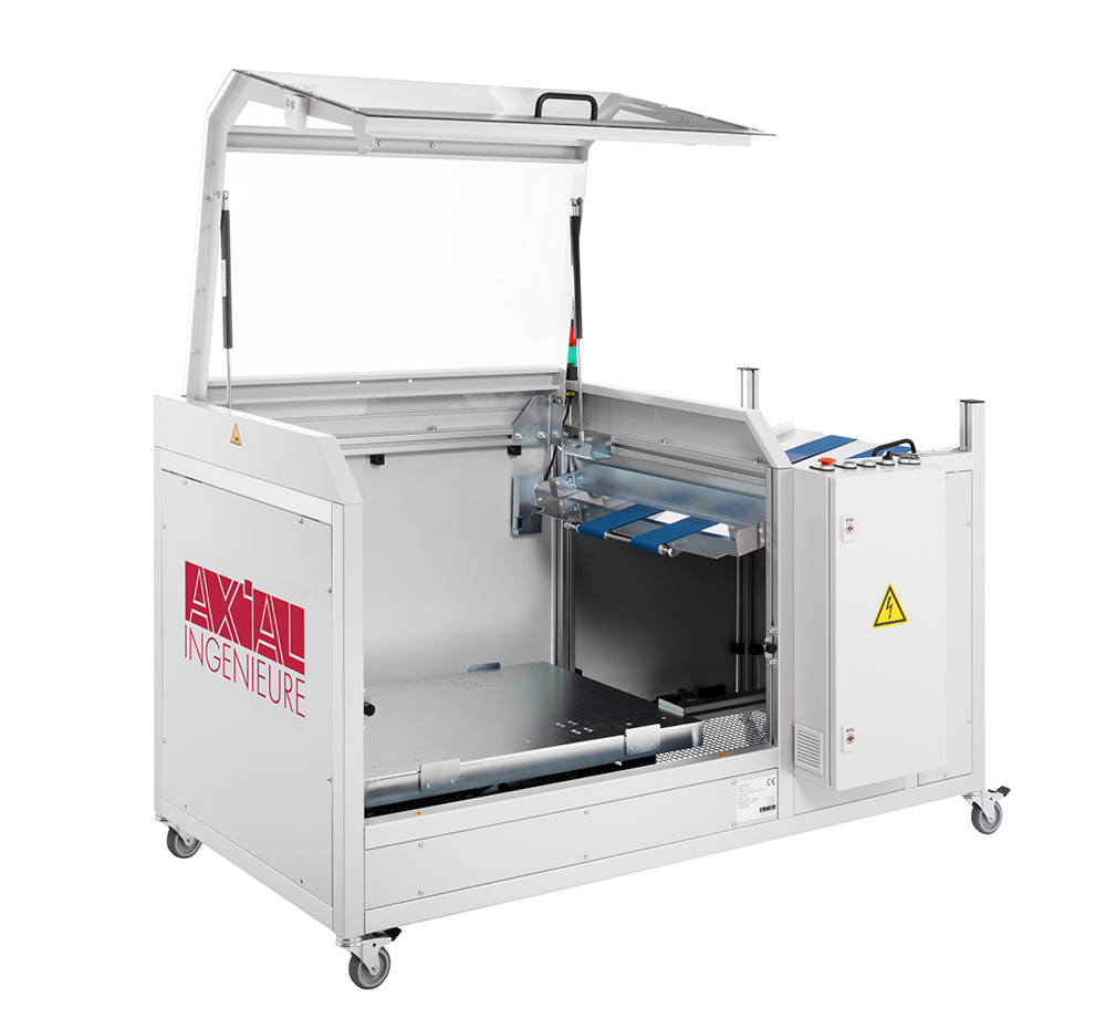 A compact sheet stacker for automatic palletising that can be connected to a cutting plotter