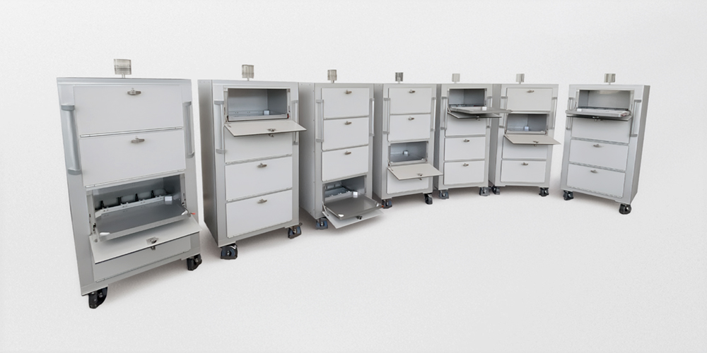 Sieben Transportwagen mit geschlossenen Flächen und je vier Schubladen.