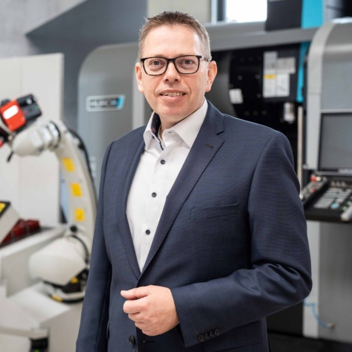 Jens Müller, a robotics and machine safety expert and founder of Müller und Partner Sachverständige.