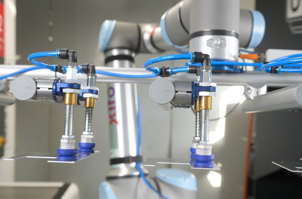 Cobot im Lager – optimal durch item Kompontenten in die Arbeitsumgebung integriert