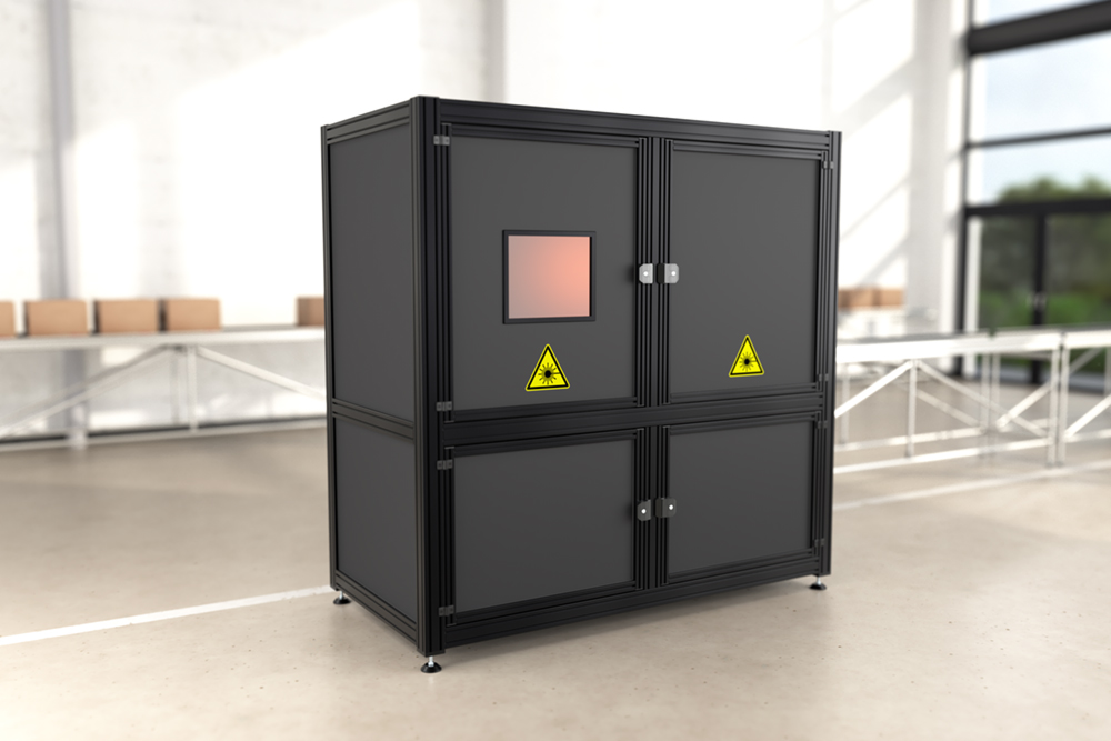 Laserkabine aus schwarzen item Profilen 
